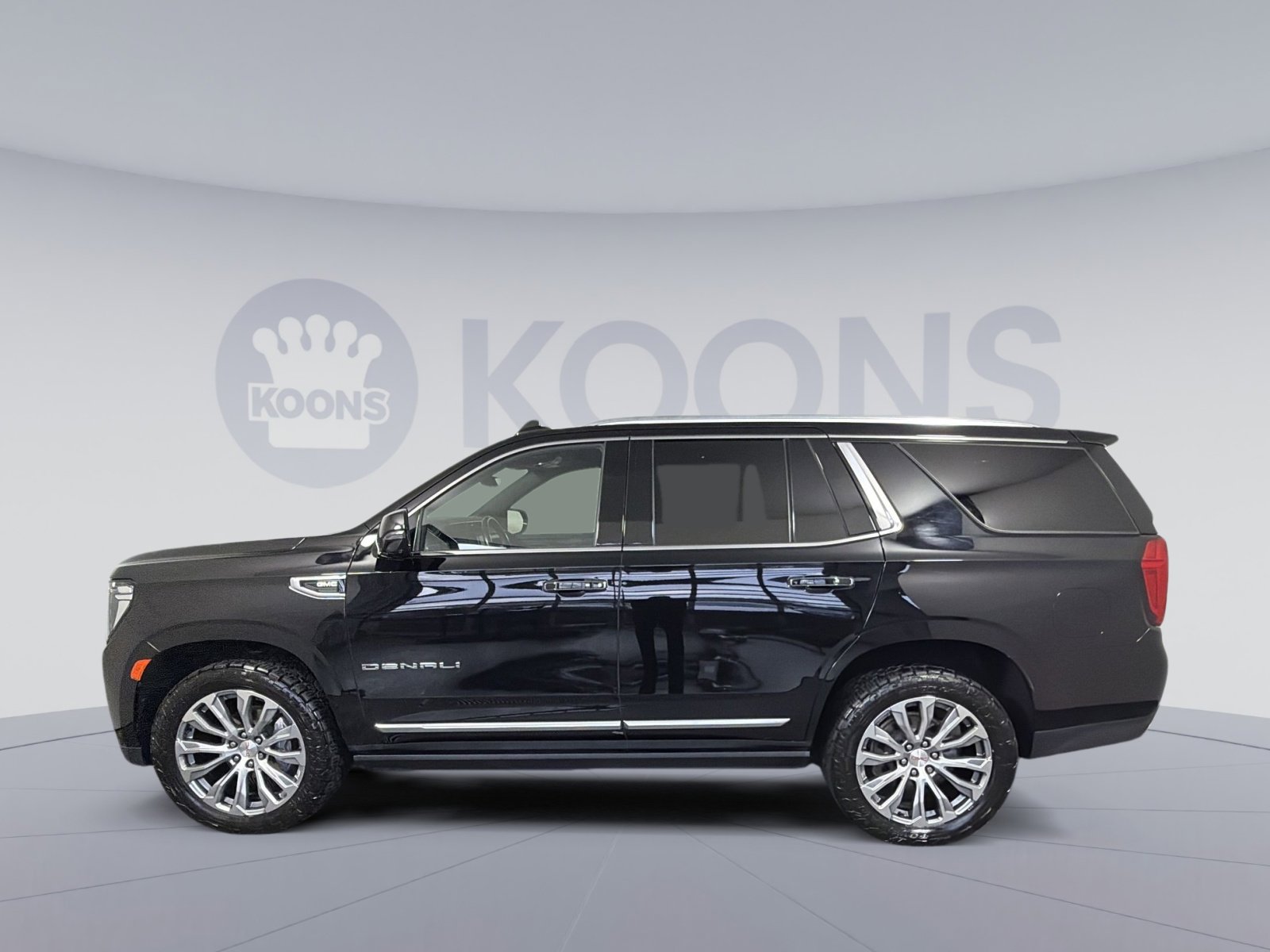 Used 2022 GMC Yukon Denali w/ Denali Premium Package image 2