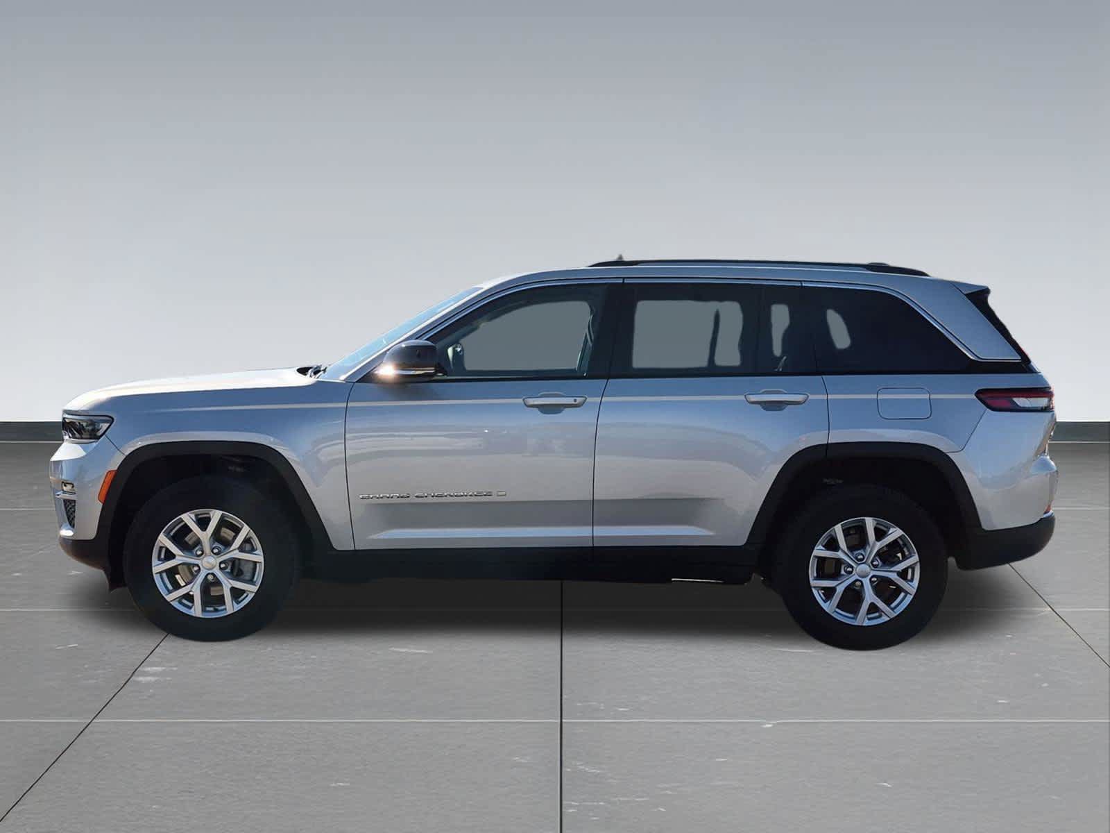 Used 2023 Jeep Grand Cherokee Limited AWD/4WD image 3