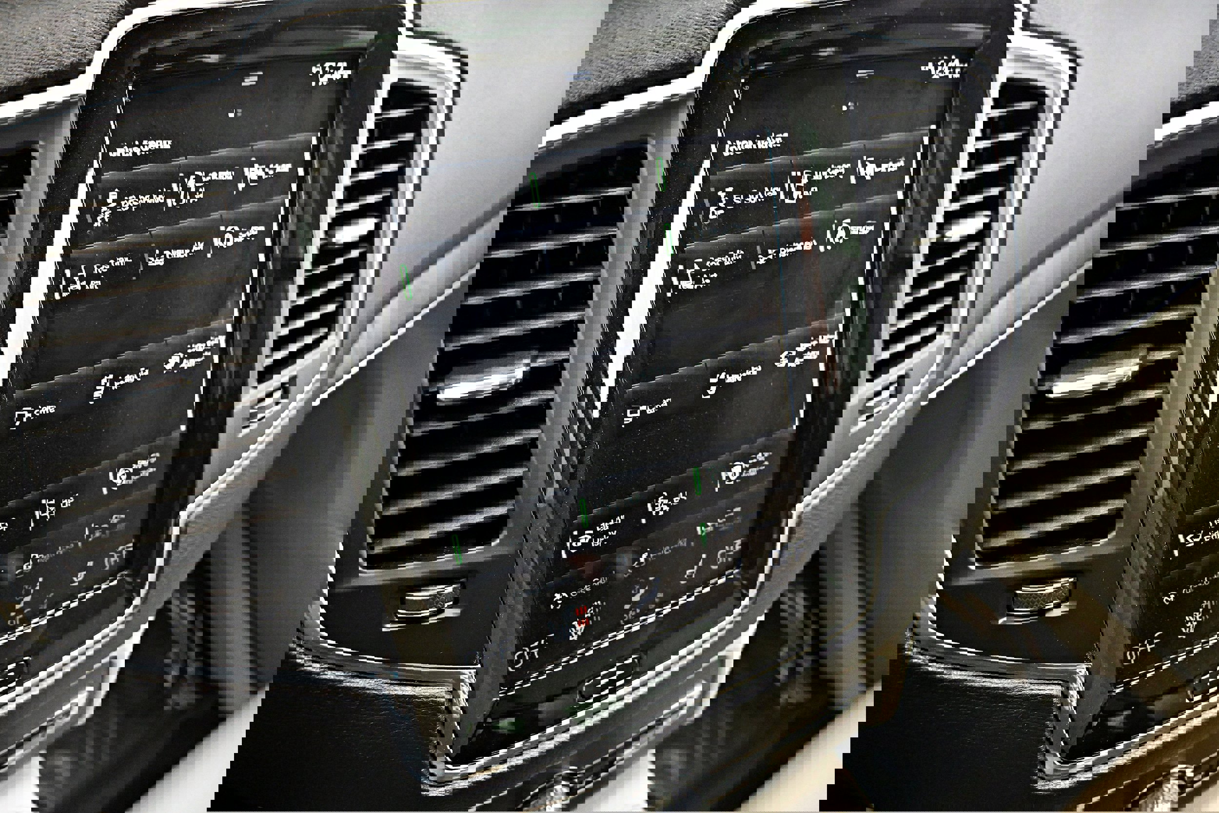 Used 2020 Volvo XC90 T6 Momentum image 11