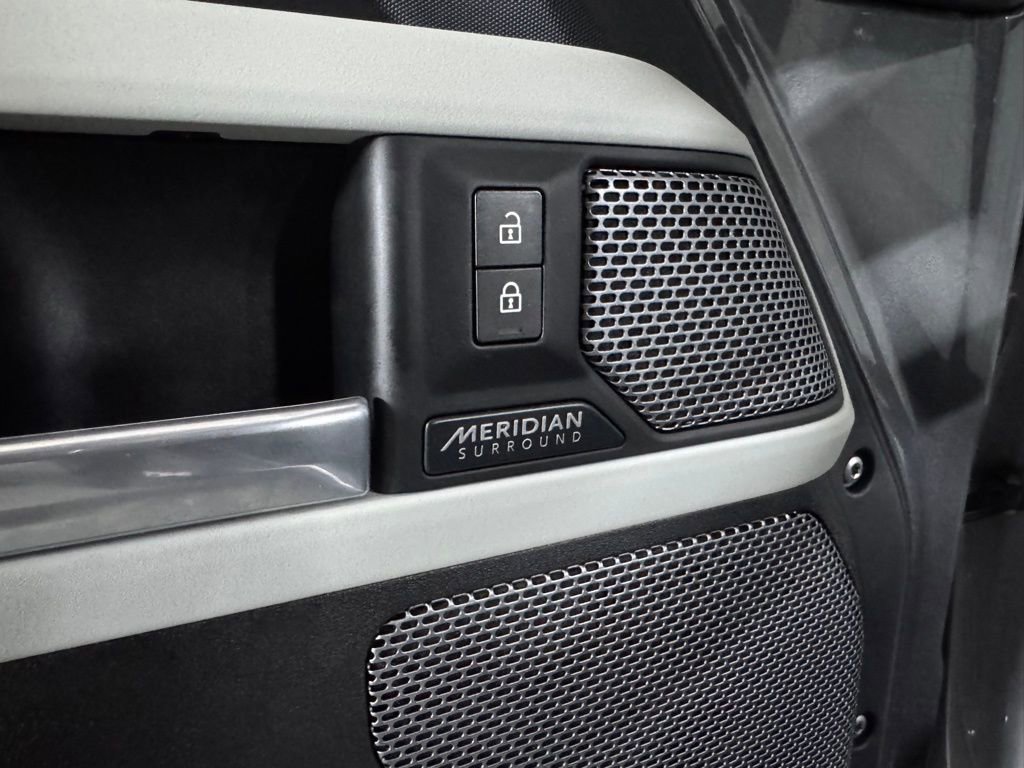 Used 2022 Land Rover Defender 110 X-Dynamic SE AWD/4WD image 40