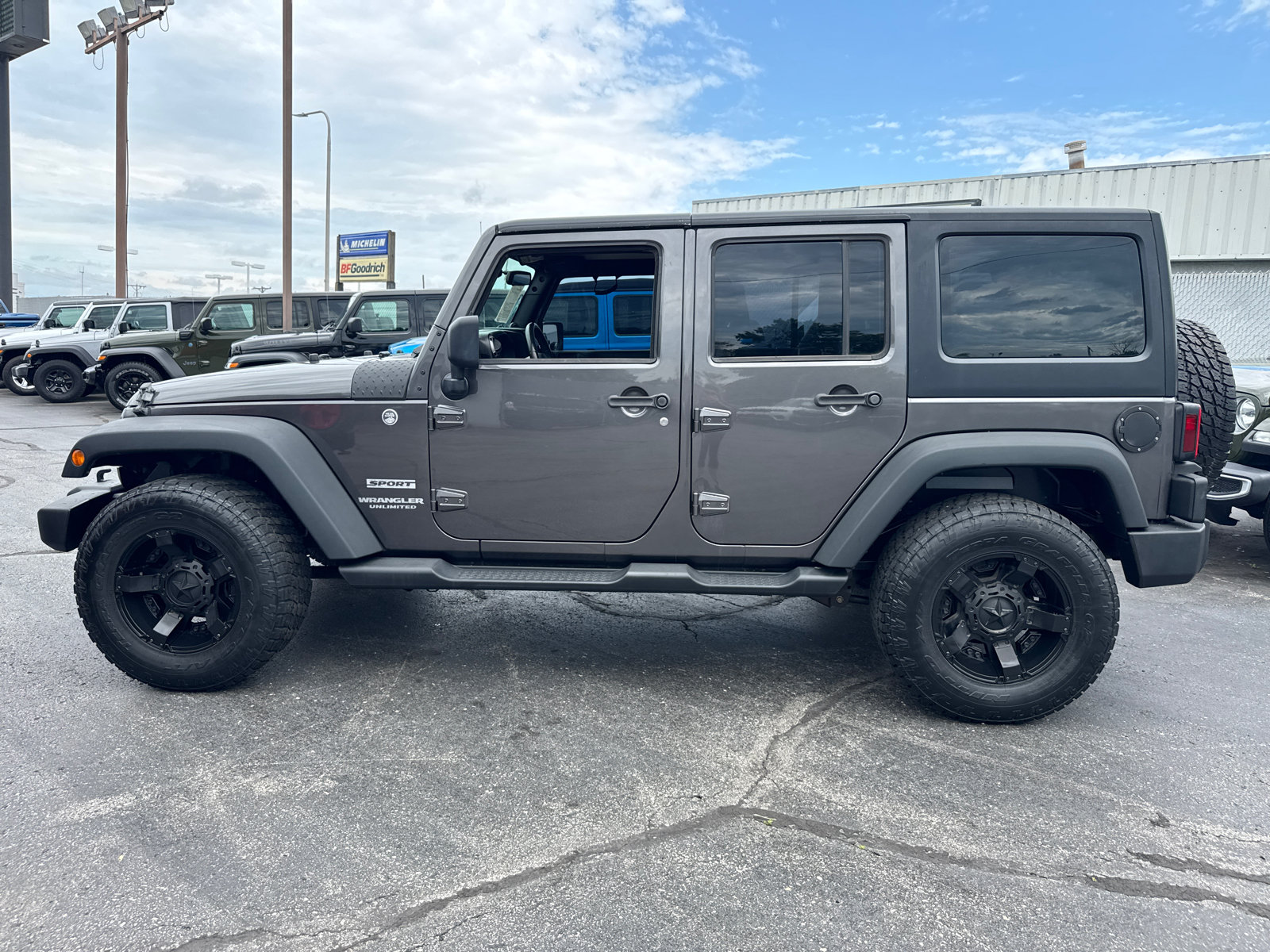 Used 2014 Jeep Wrangler Unlimited Sport w/ Connectivity Group AWD/4WD image 3