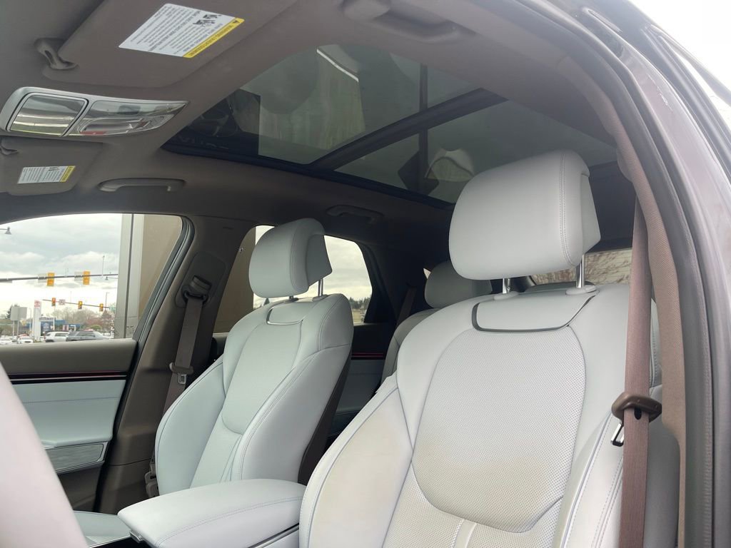 Used 2026 Genesis Electrified GV70 Advanced image 9