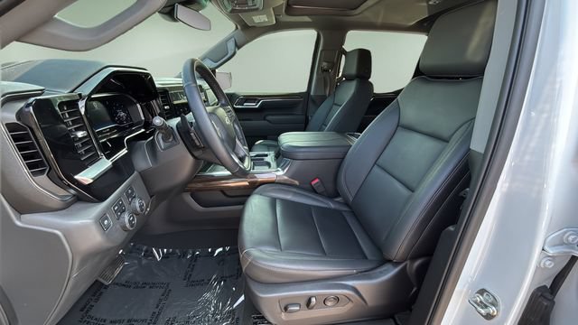 Used 2025 Chevrolet Silverado 1500 LT Trail Boss w/ Convenience Package II AWD/4WD image 18