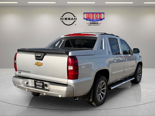 Used 2013 Chevrolet Avalanche LTZ image 4