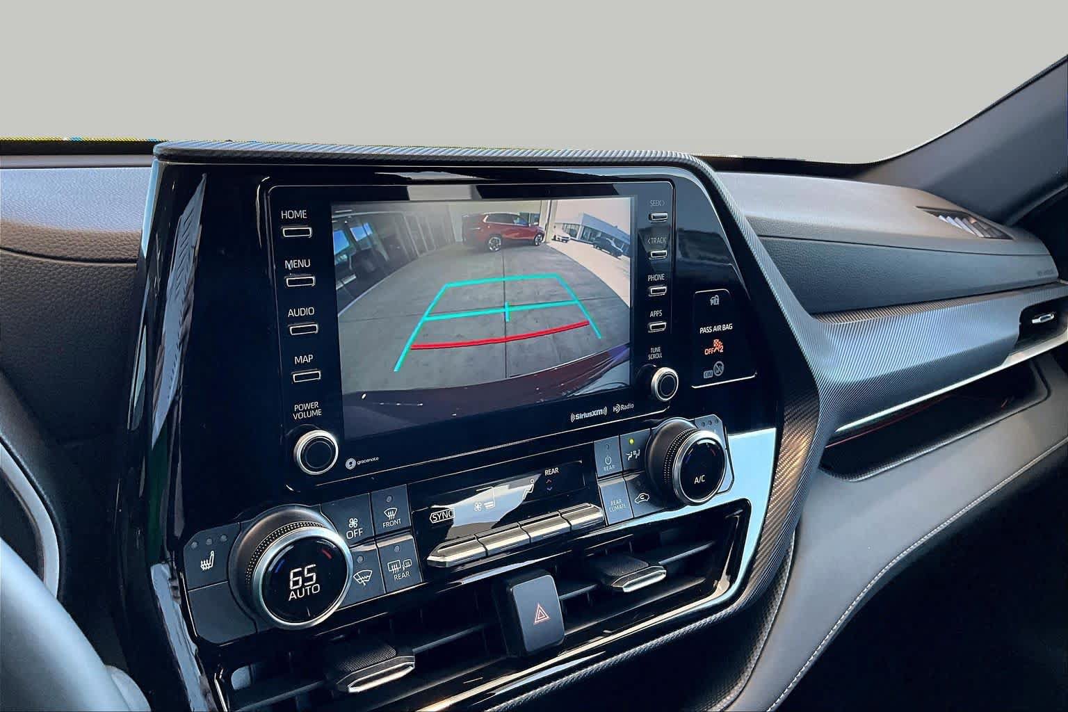 Used 2022 Toyota Highlander XSE FWD image 28