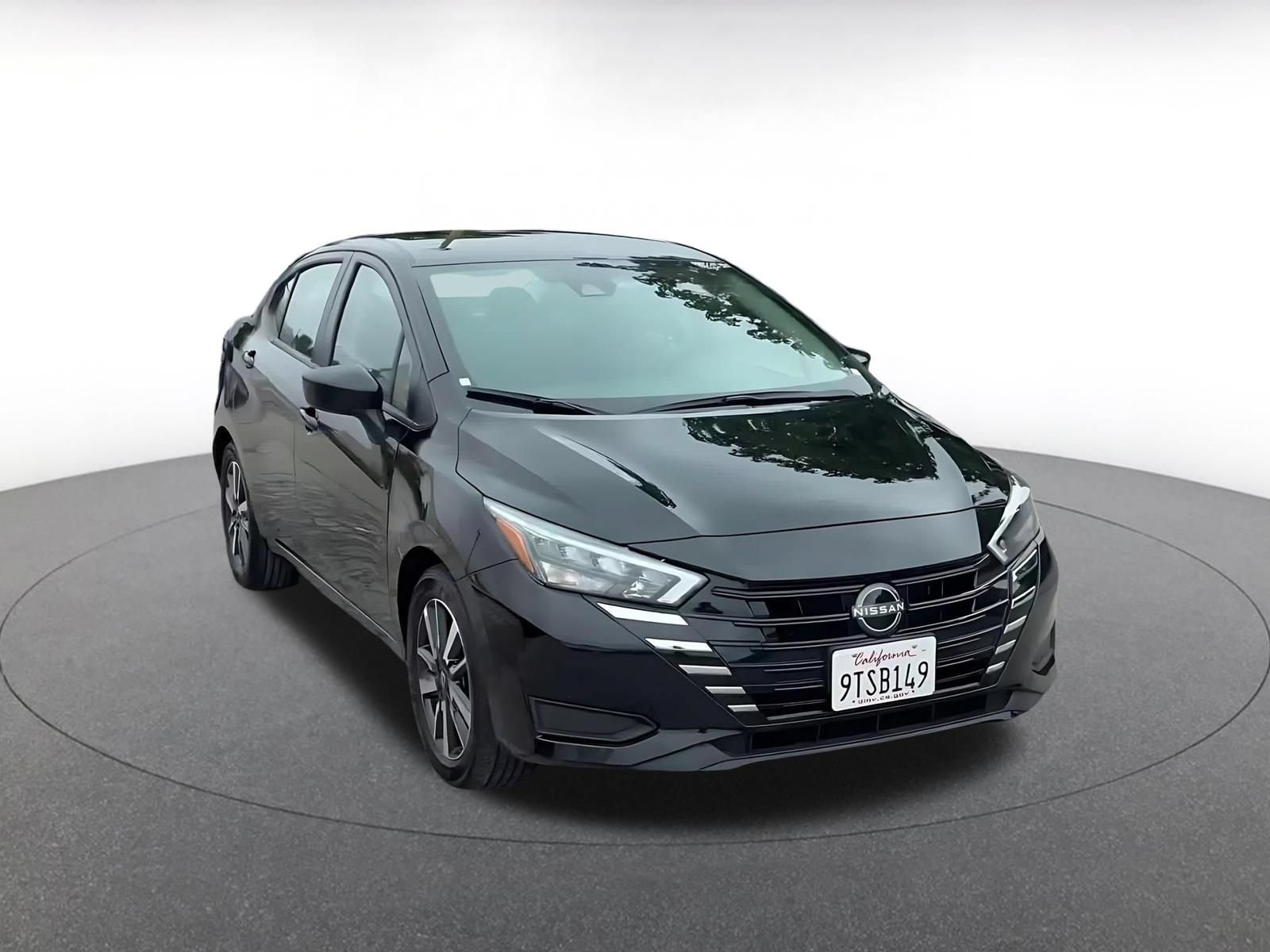 Used 2025 Nissan Versa SV FWD image 3