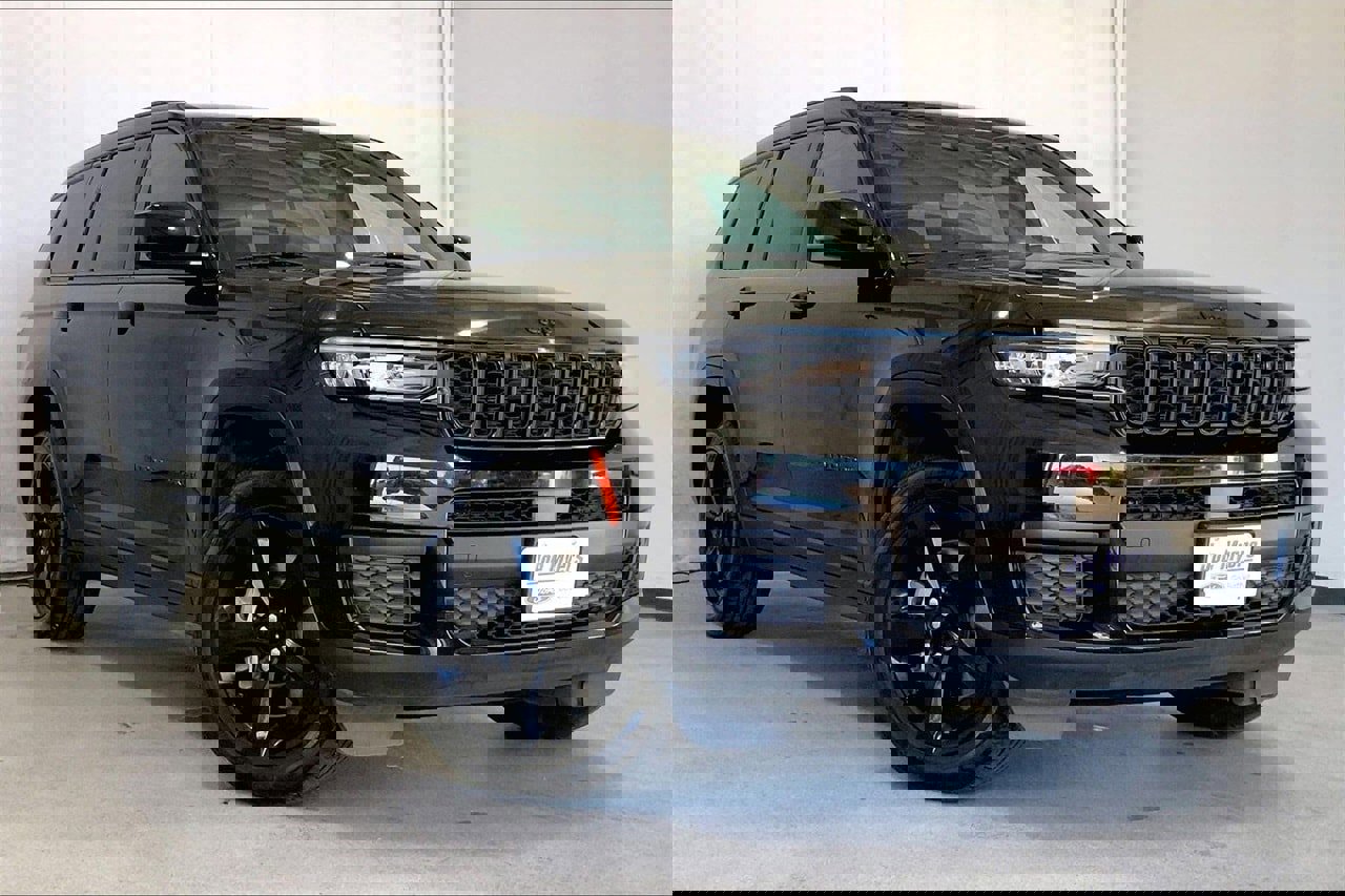 Used 2023 Jeep Grand Cherokee L Laredo