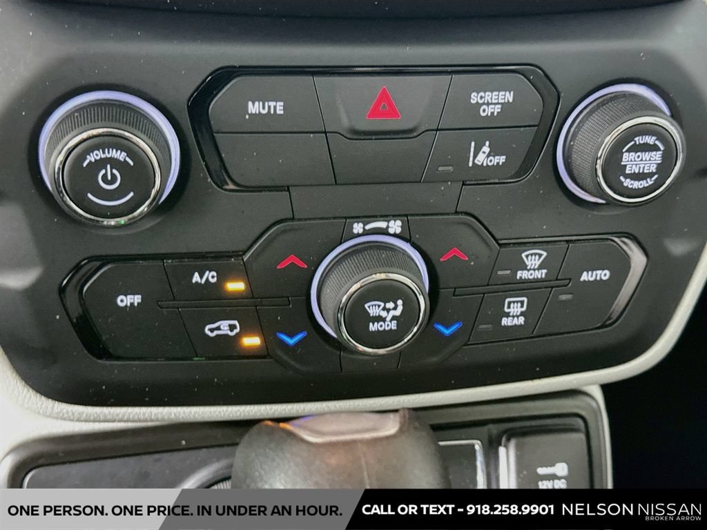 Used 2022 Jeep Renegade Latitude w/ Convenience Group AWD/4WD image 16