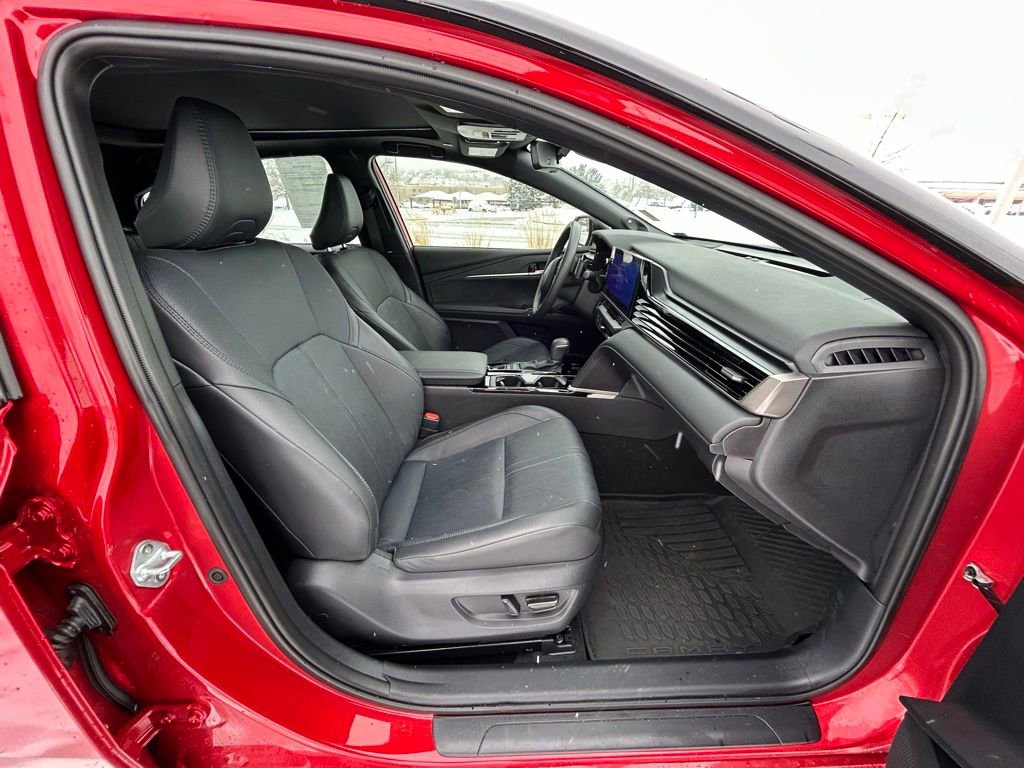 Used 2025 Toyota Camry XSE image 32