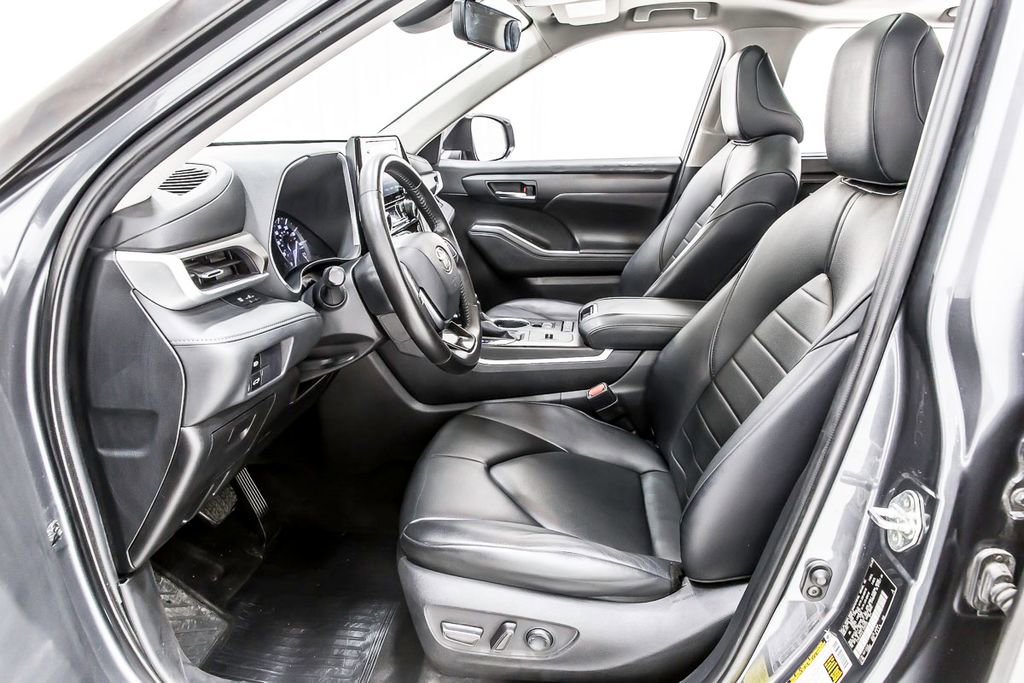 Used 2020 Toyota Highlander XLE FWD image 26