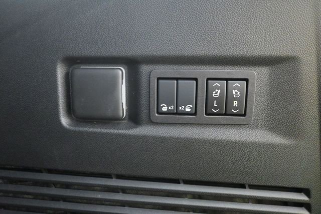Used 2025 GMC Yukon Elevation w/ LPO, Elevation Black Package AWD/4WD image 30