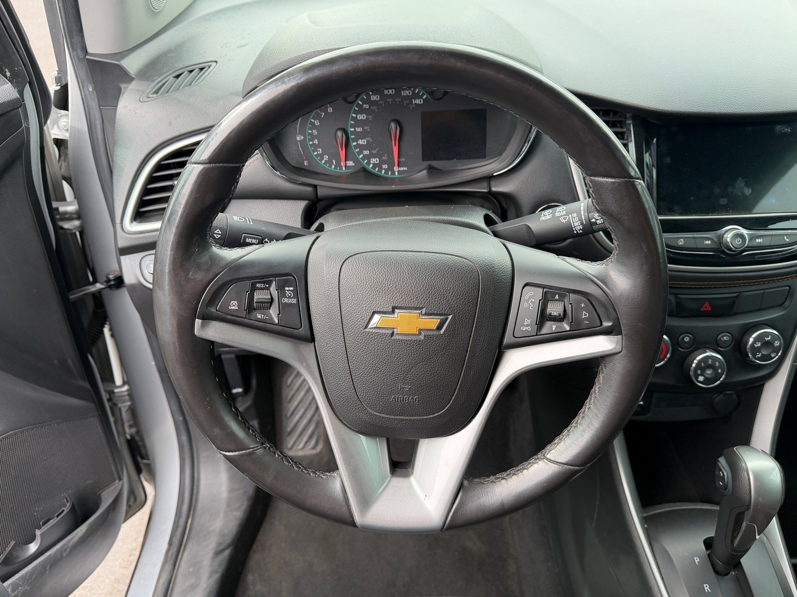 Used 2019 Chevrolet Trax LT w/ LT Convenience Package FWD image 11