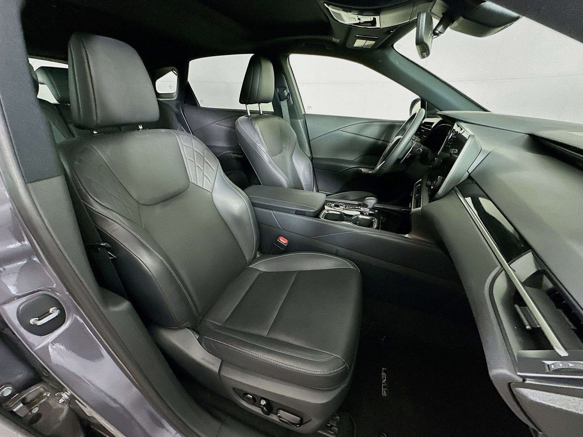 Used 2023 Lexus RX 350 FWD w/ Cold Area Package image 32