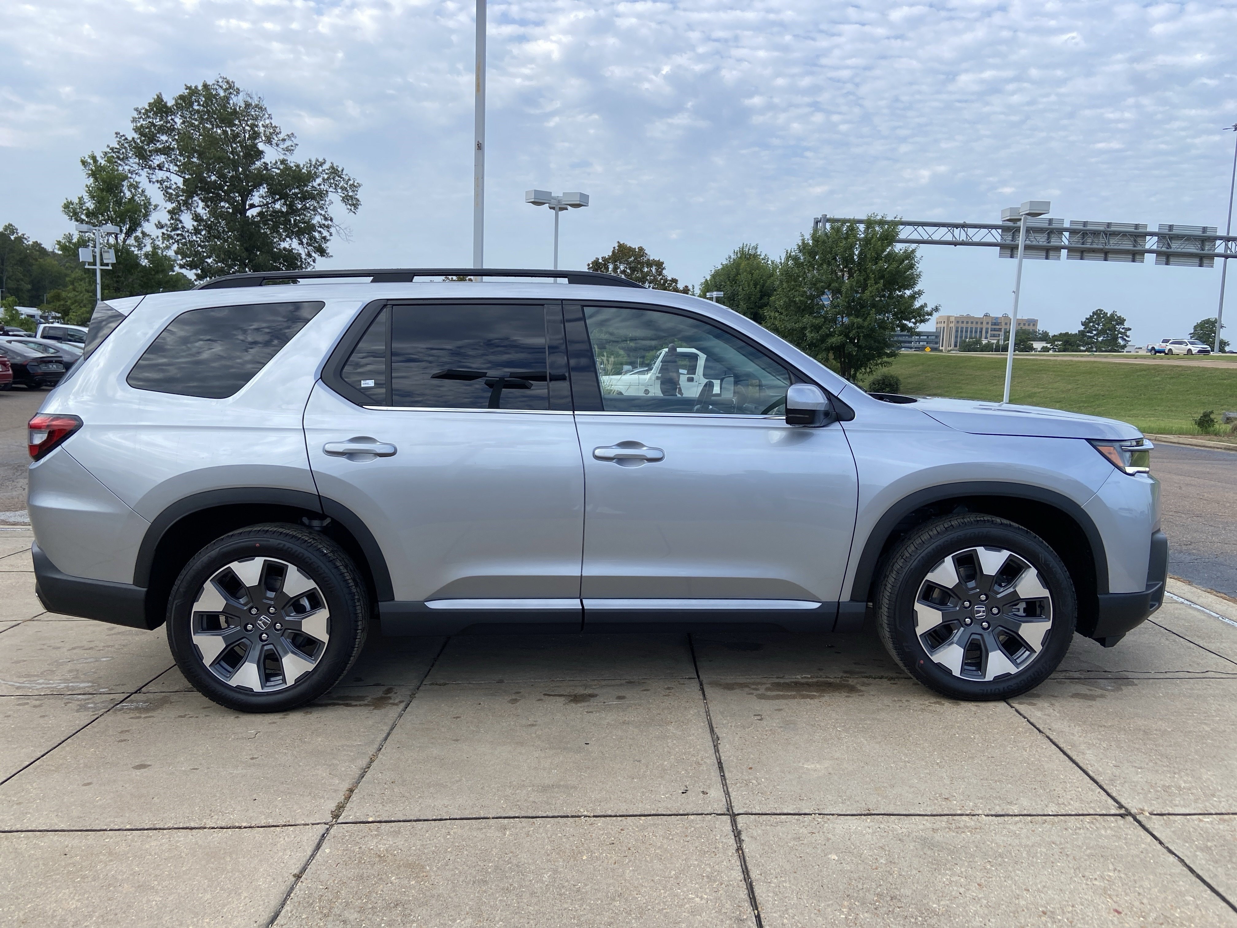 New 2026 Honda Pilot Touring image 11