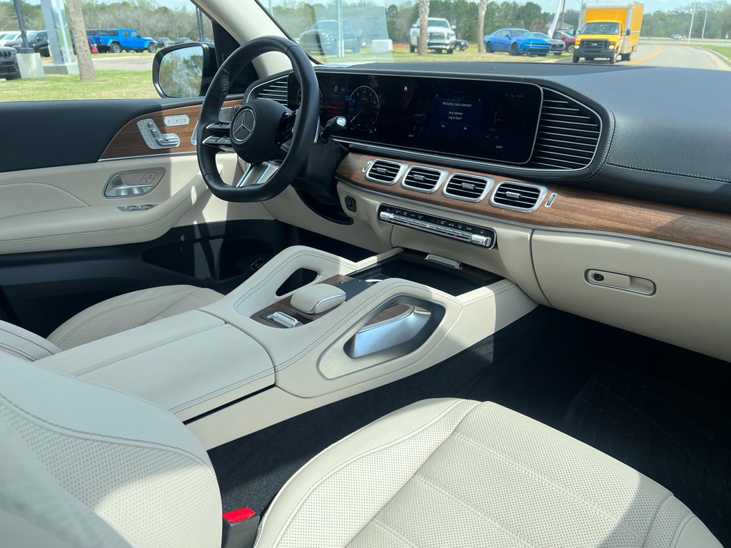 Used 2025 Mercedes-Benz GLS 450 4MATIC image 15