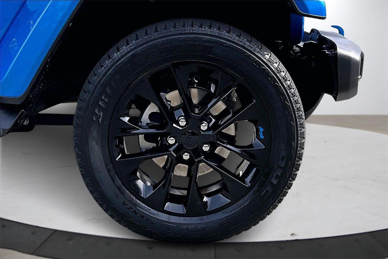 Used 2022 Jeep Wrangler Unlimited Sahara image 32