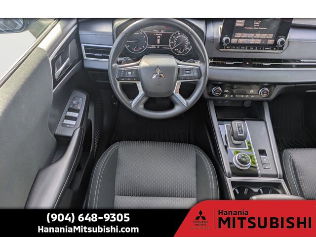 Used 2024 Mitsubishi Outlander ES image 15
