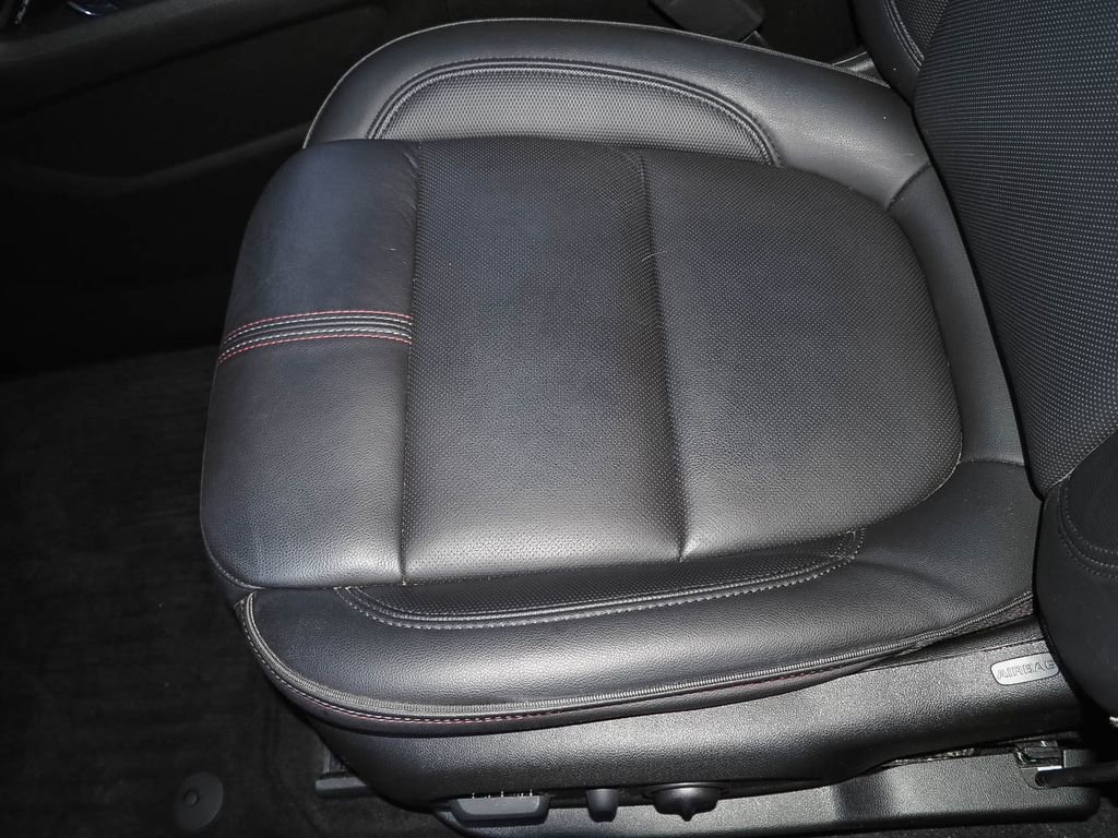 Used 2023 Chevrolet Traverse RS image 25