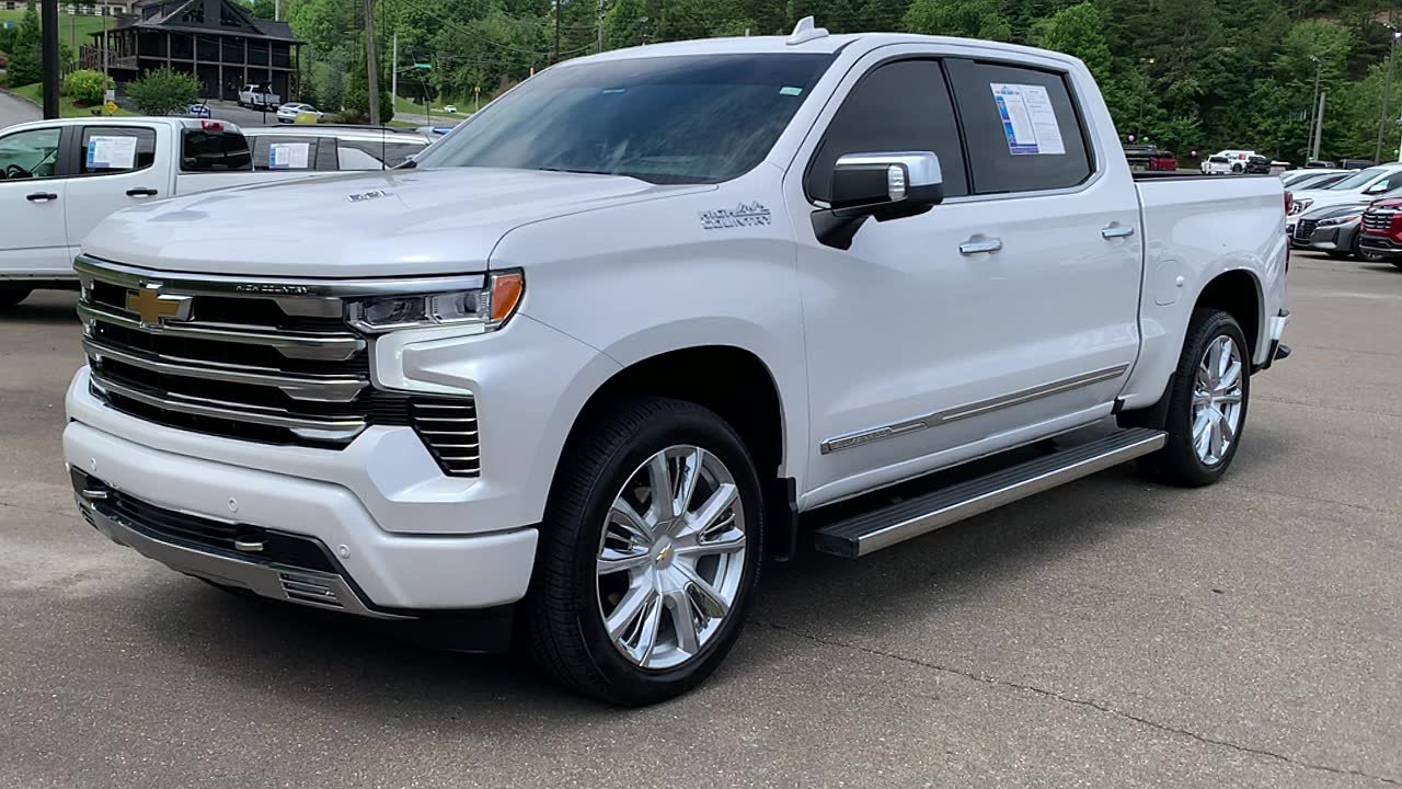 Used 2025 Chevrolet Silverado 1500 High Country AWD/4WD image 4