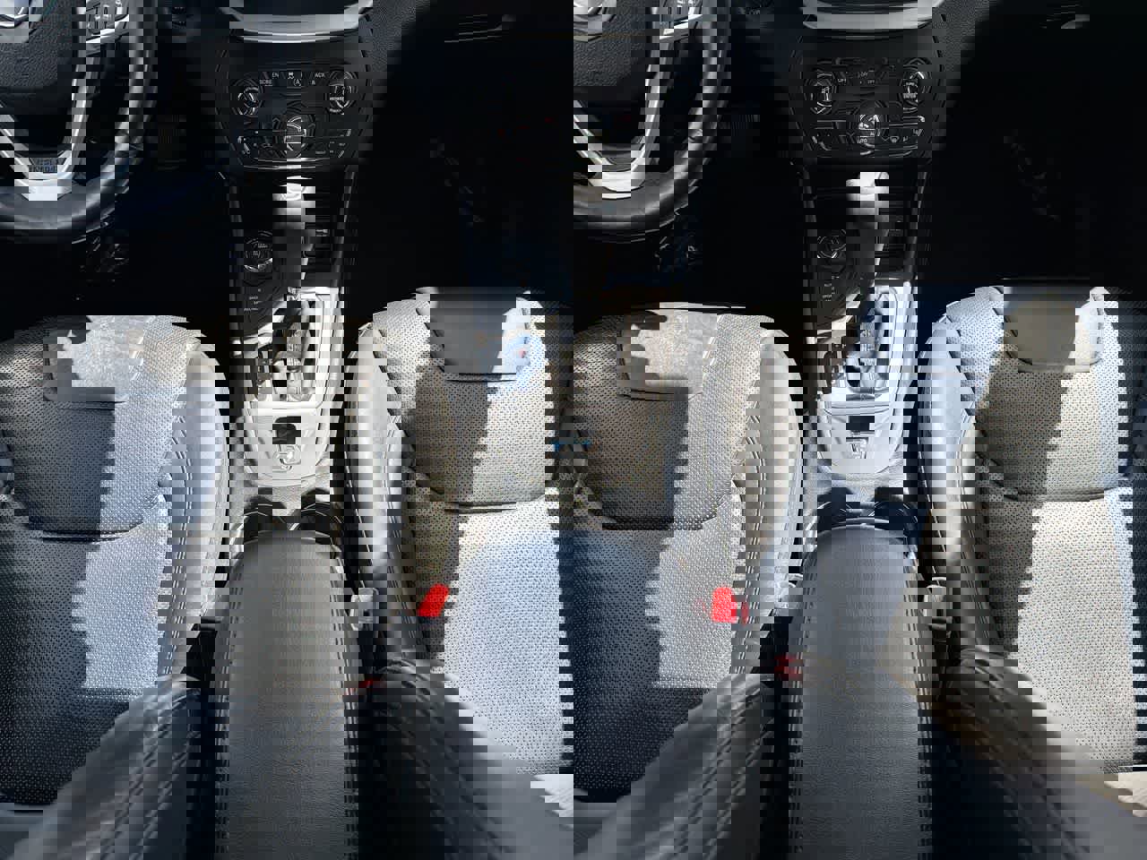 Used 2017 Jeep Cherokee Overland w/ Technology Group image 31