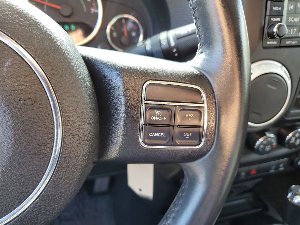 Used 2014 Jeep Wrangler Unlimited Sahara w/ Connectivity Group AWD/4WD image 16