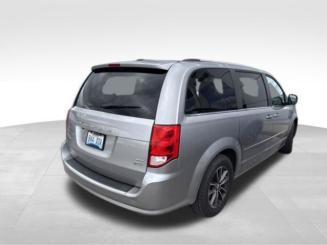 Used 2017 Dodge Grand Caravan SXT FWD image 4