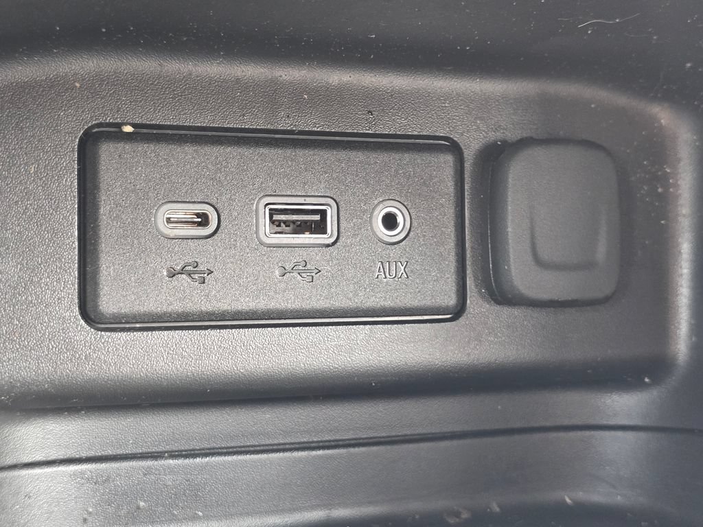 Used 2024 Chevrolet Equinox LS w/ LS Convenience Package FWD image 25