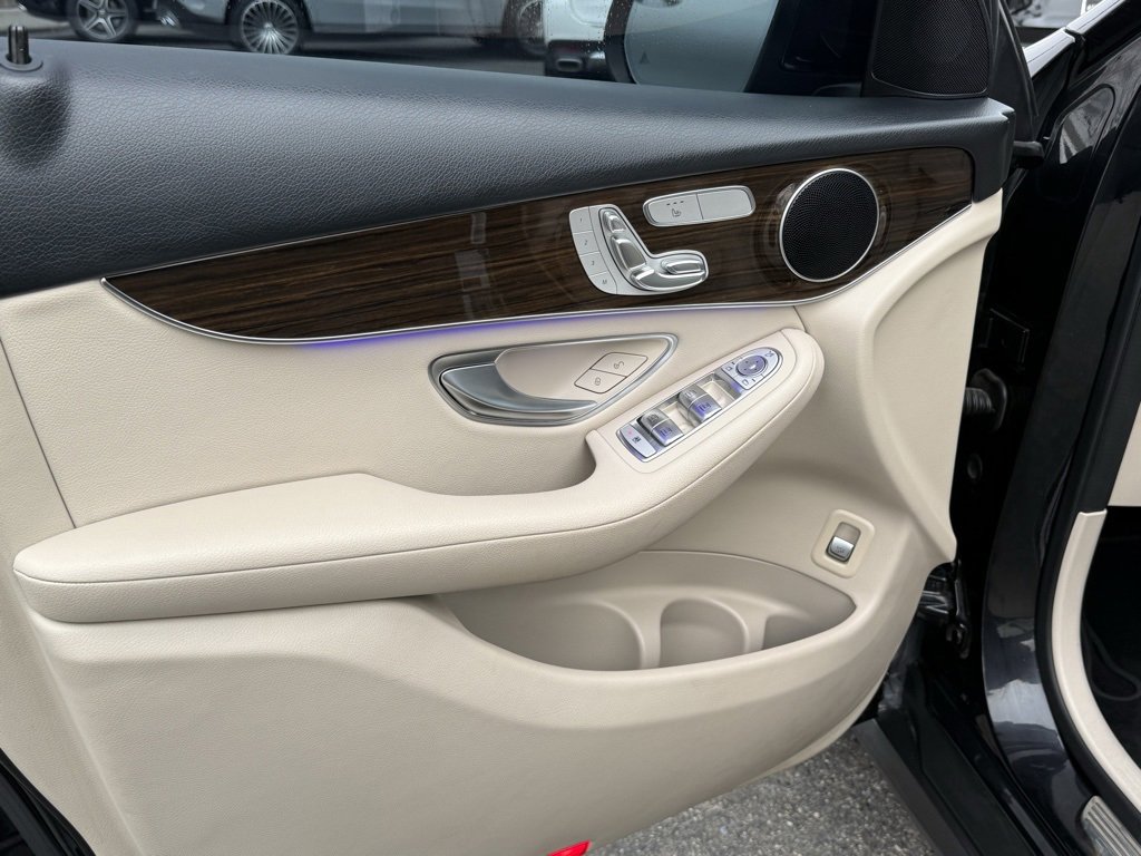 Used 2020 Mercedes-Benz GLC 300 4MATIC w/ Parking Assistance Package image 20