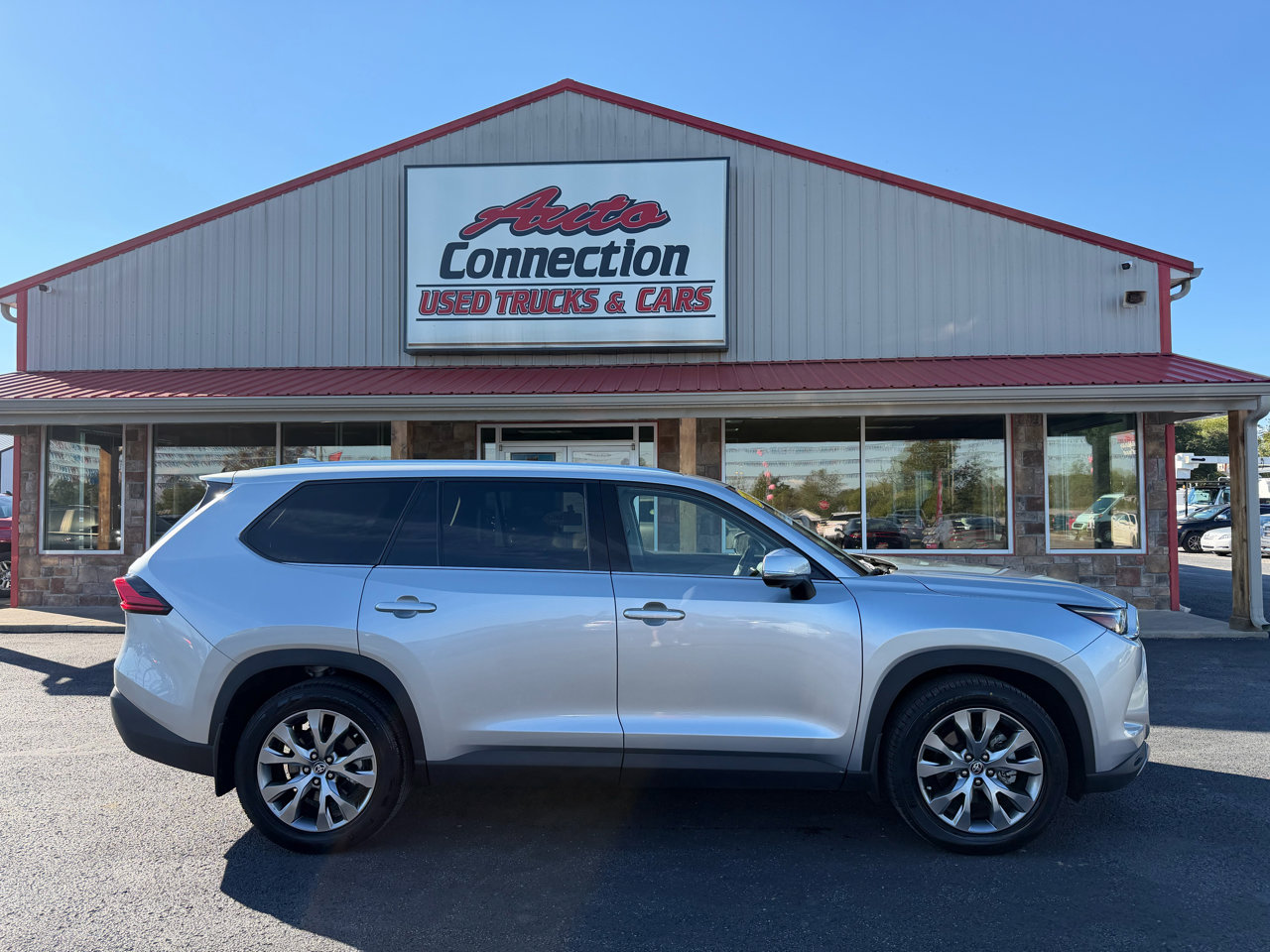 Used 2024 Toyota Grand Highlander FWD image 3
