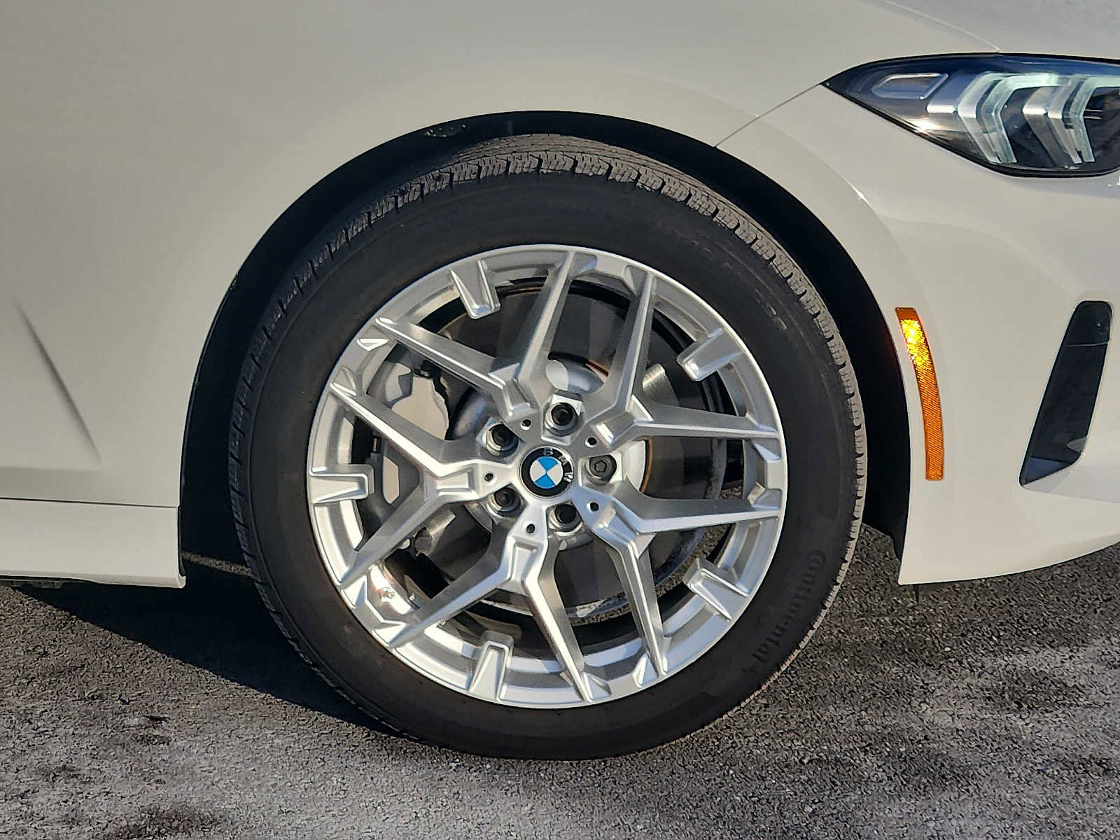 Used 2025 BMW 330i xDrive Sedan w/ Convenience Package AWD/4WD image 8