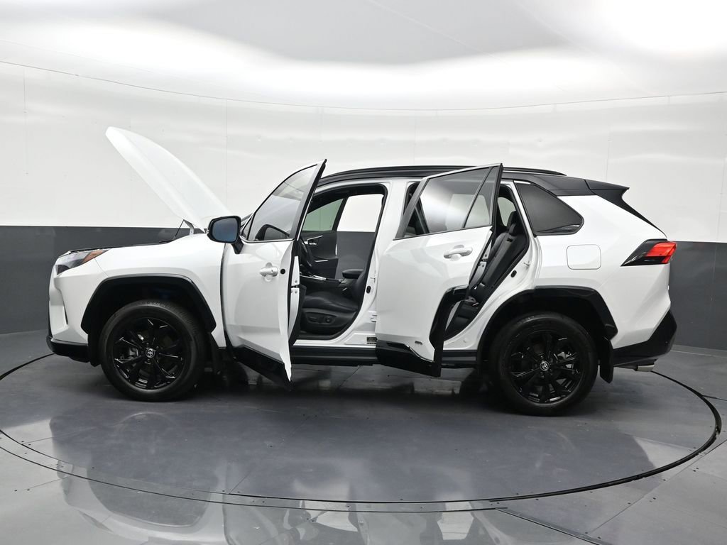 Used 2025 Toyota RAV4 XSE AWD/4WD image 31