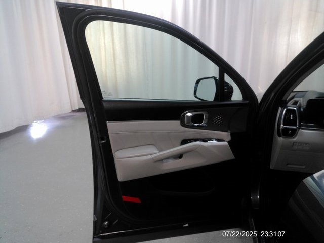 Used 2021 Kia Sorento SX image 16