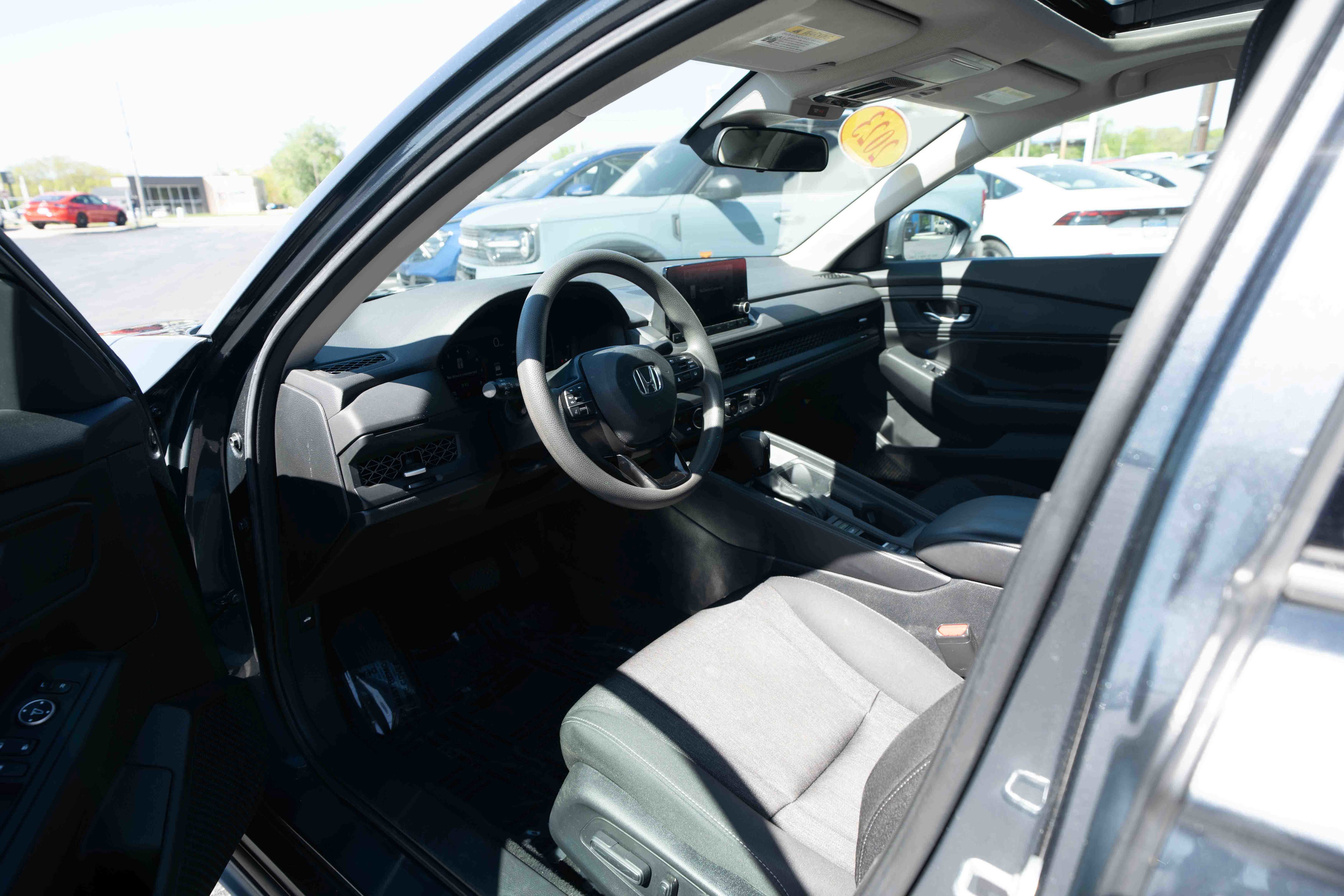 Used 2023 Honda Accord EX image 8