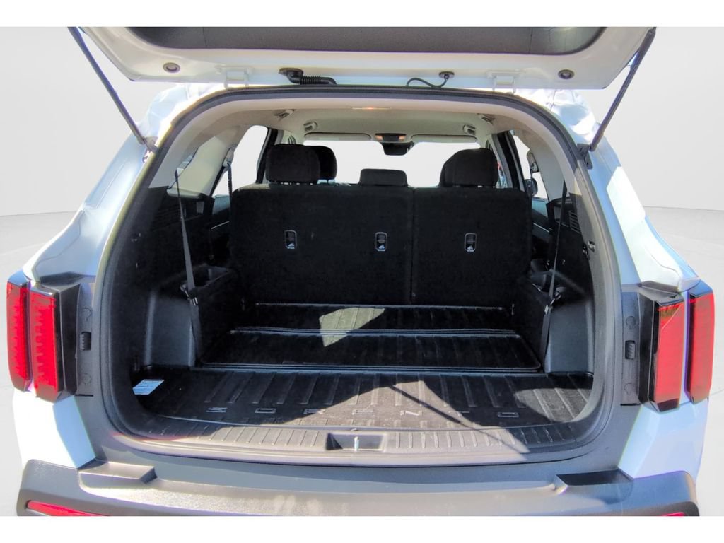 Used 2022 Kia Sorento LX FWD image 9