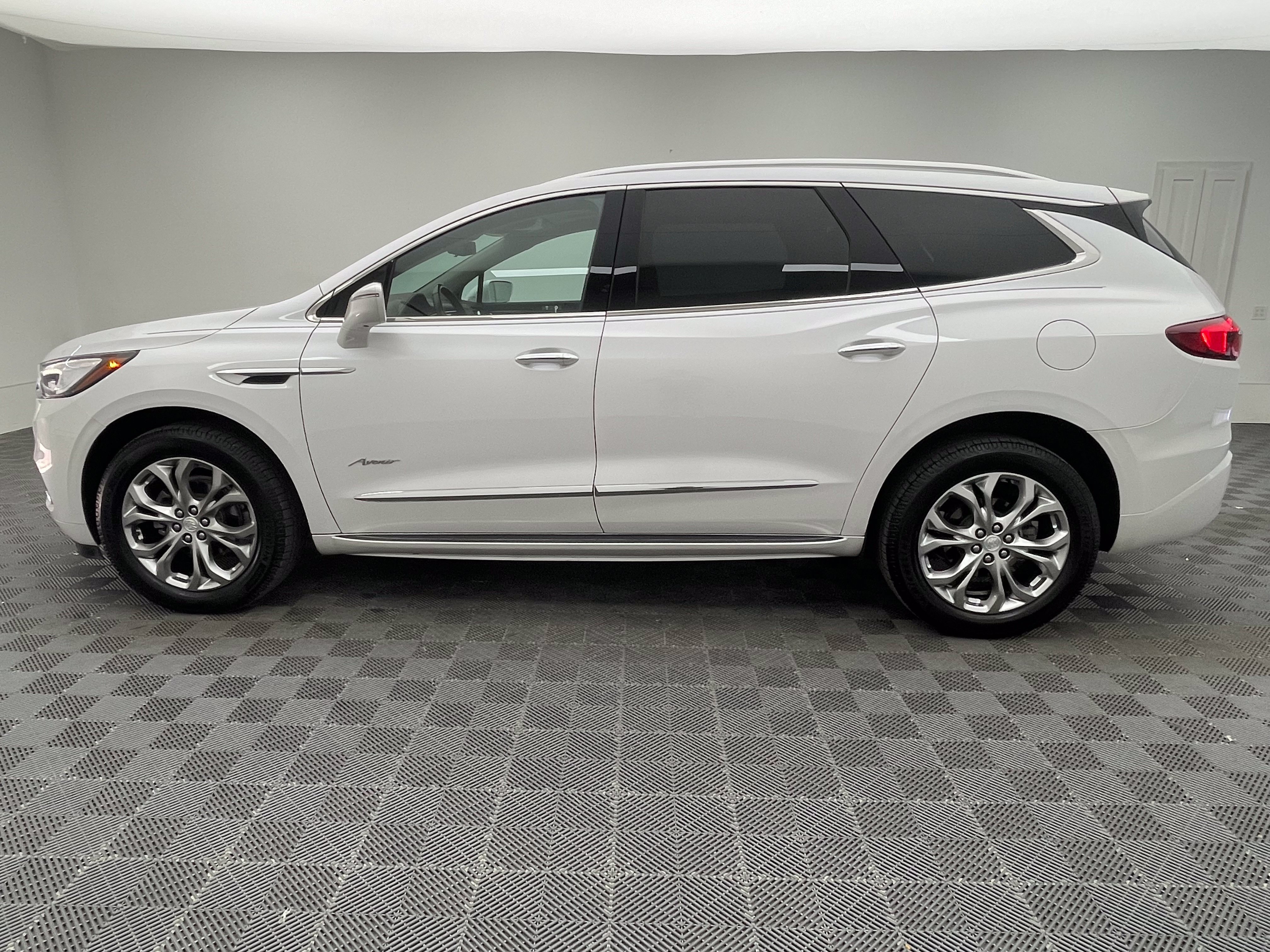 Used 2020 Buick Enclave Avenir w/ Avenir Technology Package FWD image 15