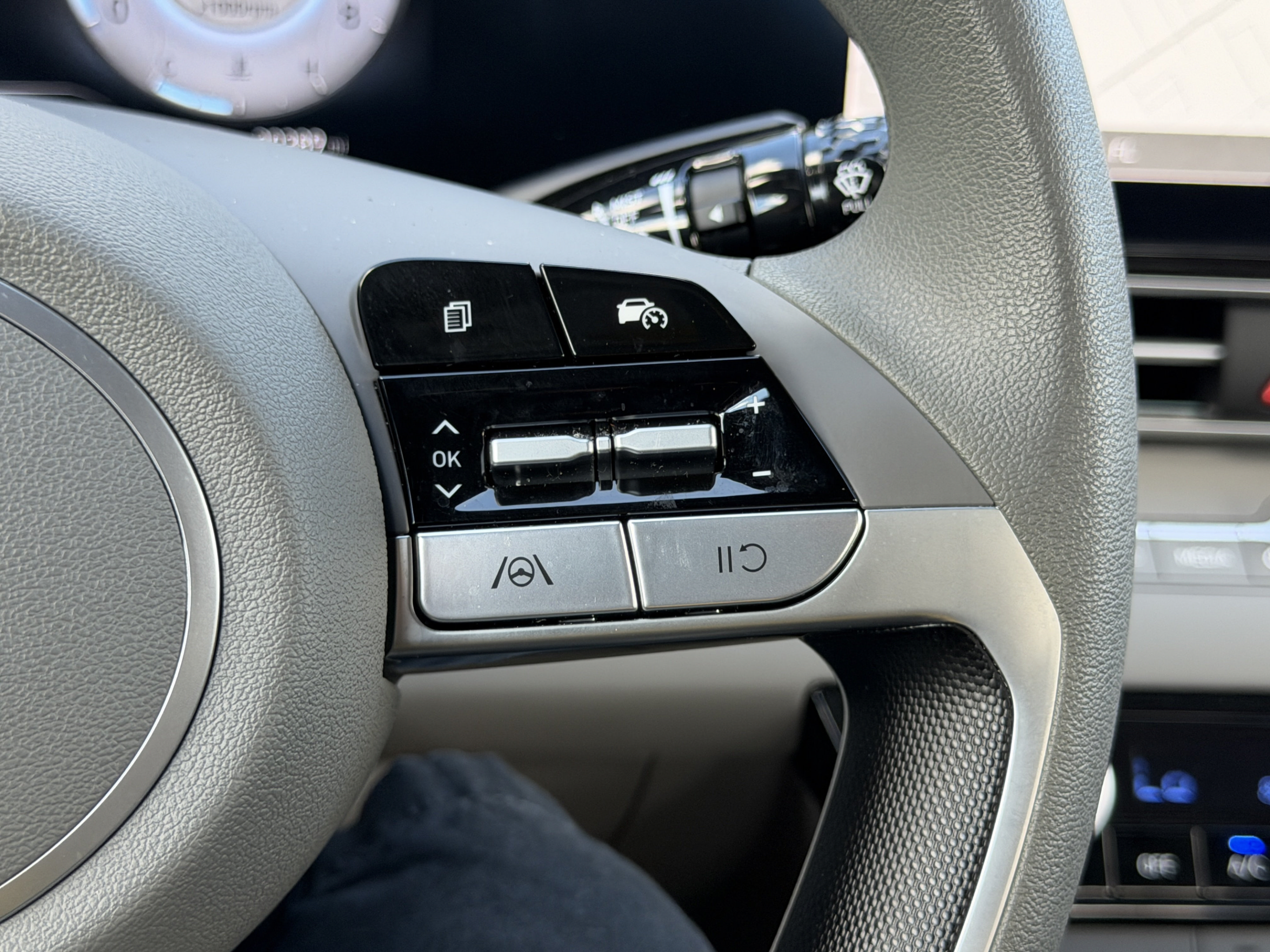 Certified 2024 Hyundai Elantra SEL FWD image 27