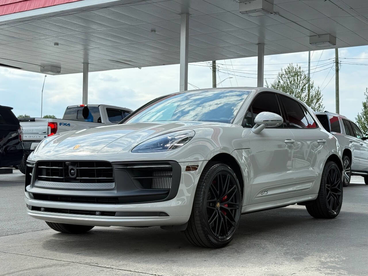 Used 2025 Porsche Macan GTS image 6