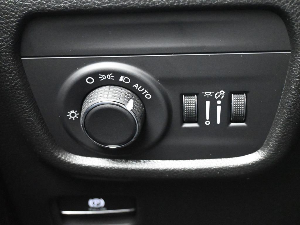 New 2025 Jeep Grand Cherokee Altitude image 22