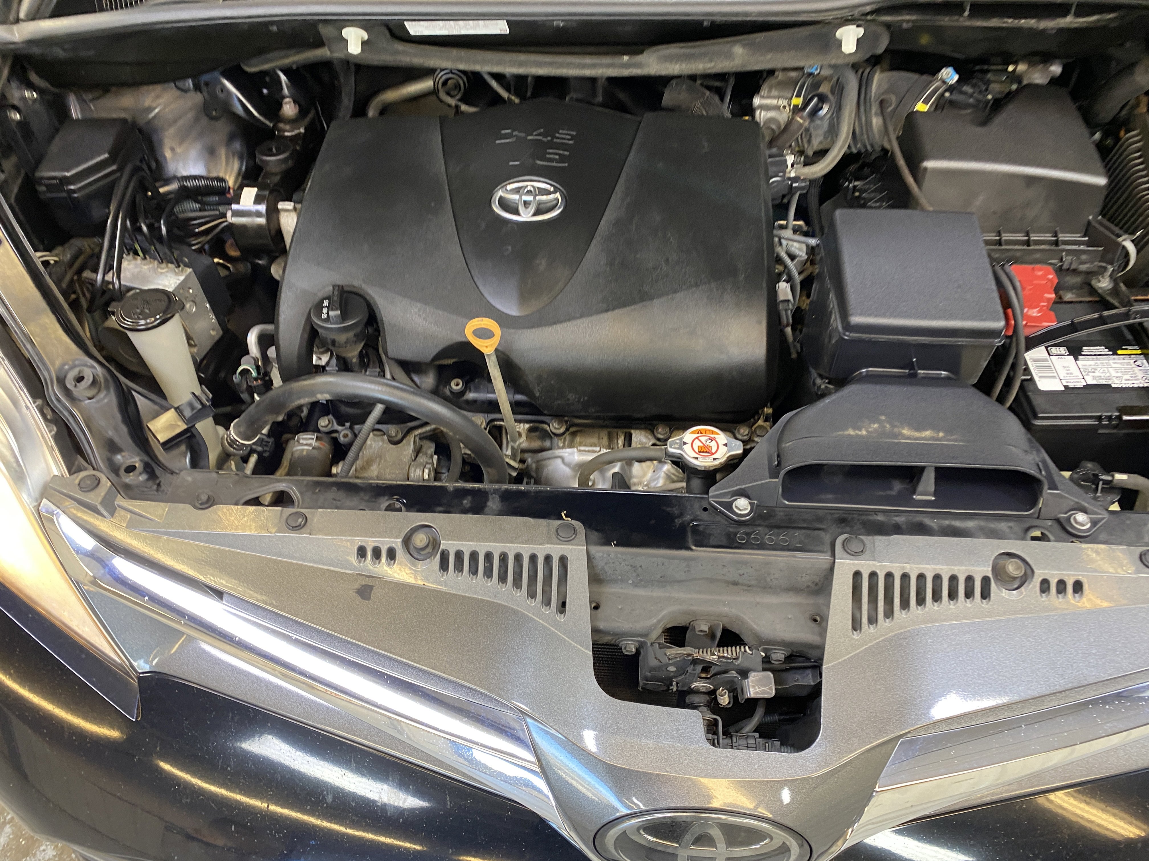 Used 2020 Toyota Sienna XLE w/ XLE Navigation Package image 10