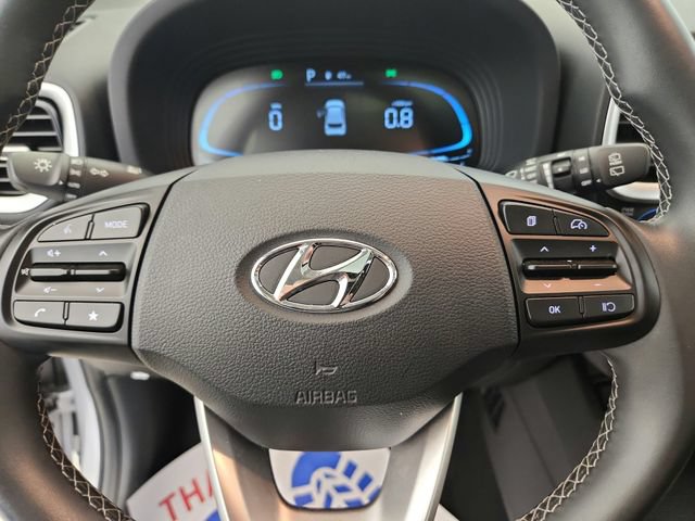 Used 2025 Hyundai Venue SEL FWD image 15