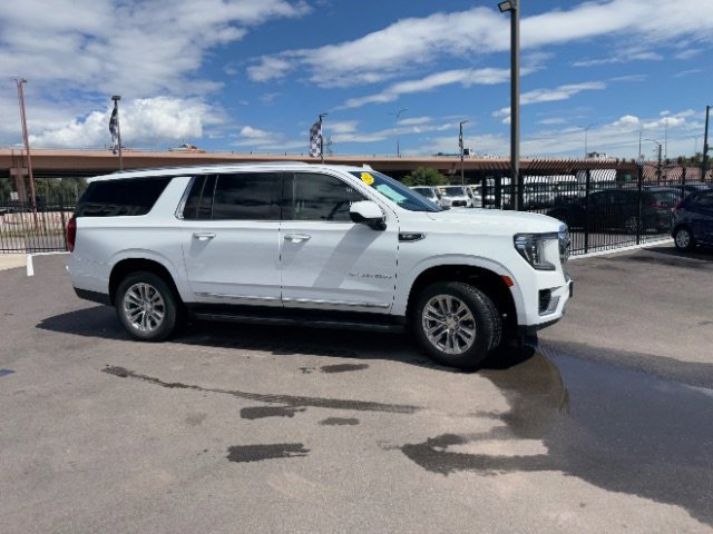 Used 2023 GMC Yukon XL SLT AWD/4WD image 44