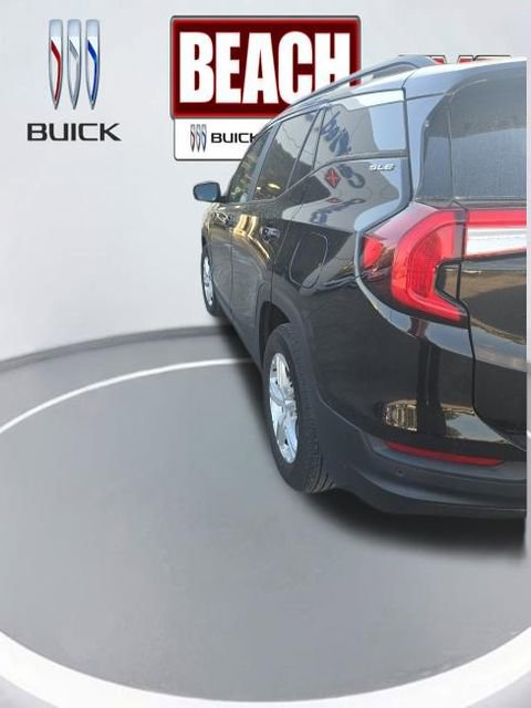 Used 2023 GMC Terrain SLE w/ Driver Convenience Package image 2
