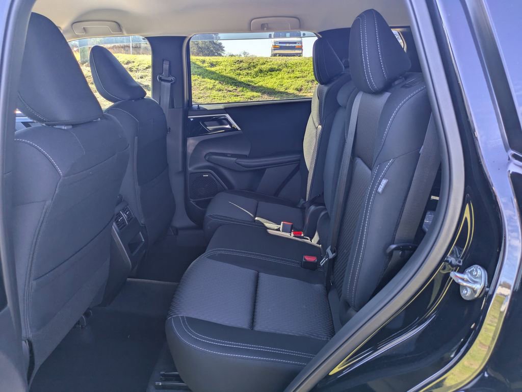 New 2026 Mitsubishi Outlander ES image 12