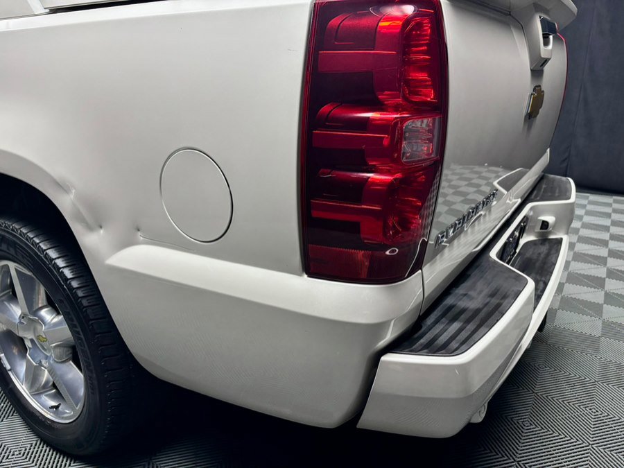 Used 2013 Chevrolet Avalanche LTZ AWD/4WD image 12