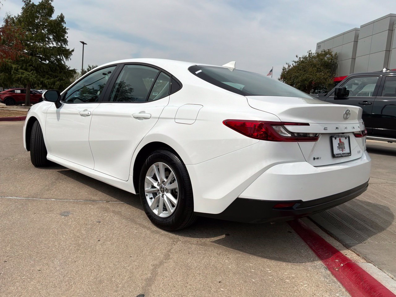 Used 2026 Toyota Camry LE FWD image 8