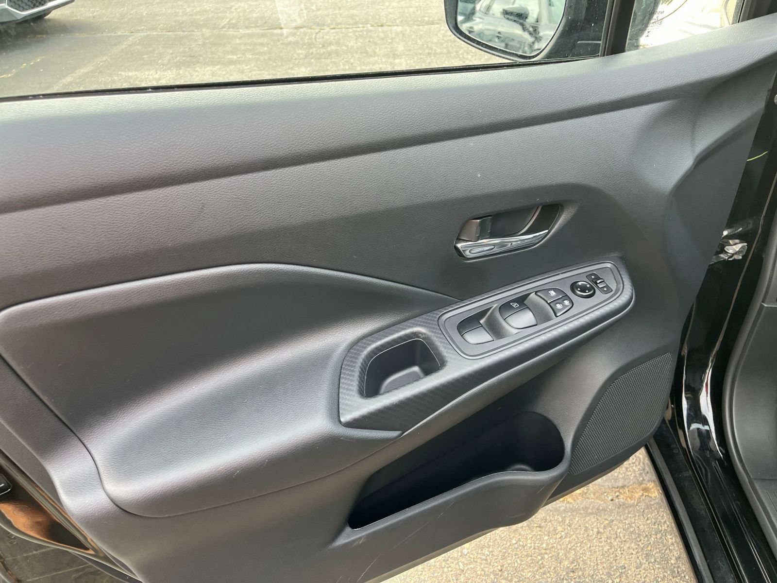 Used 2025 Nissan Versa SV FWD image 18