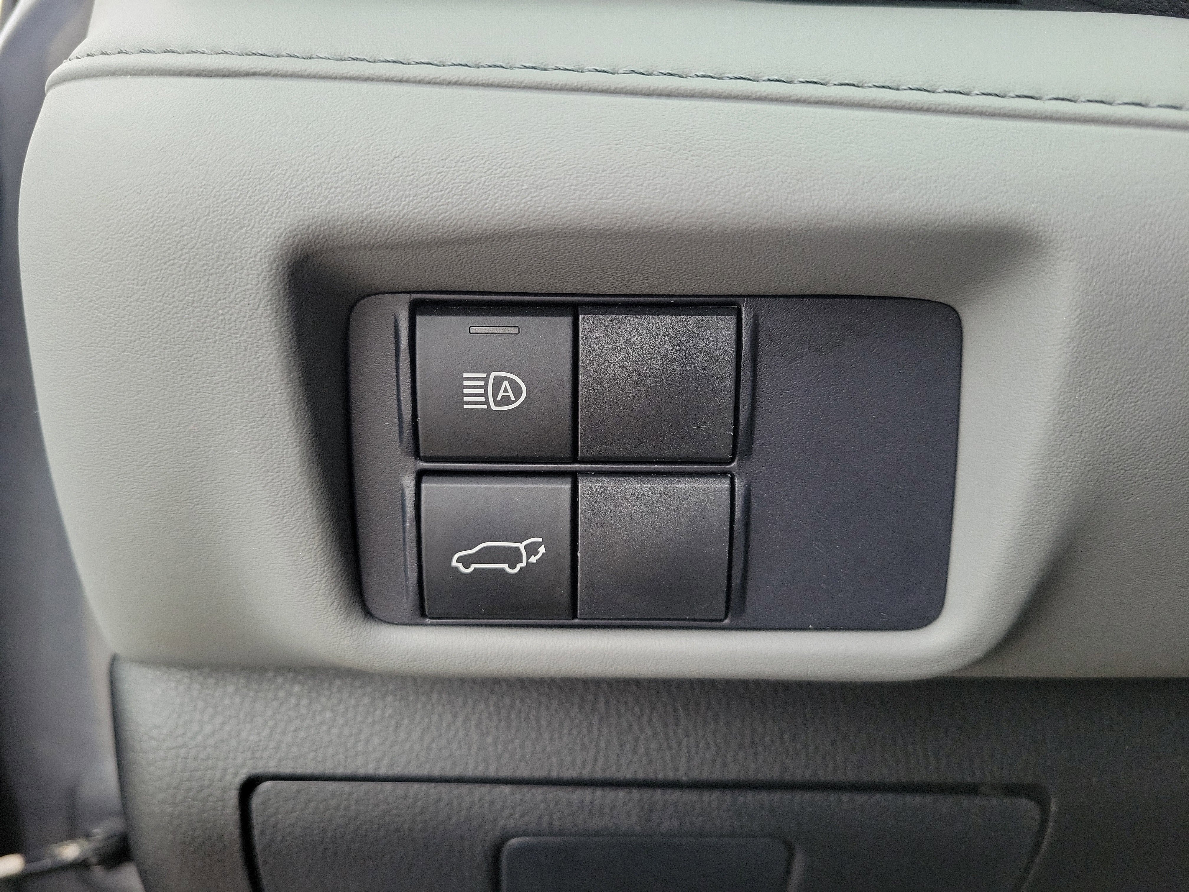 Used 2020 Toyota Highlander XLE image 21