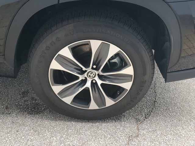 Used 2022 Toyota Highlander XLE FWD image 35