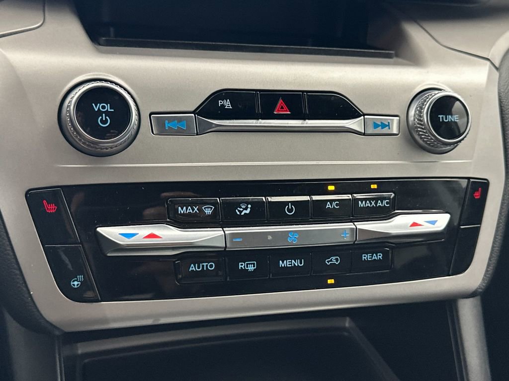 Used 2023 Ford Explorer XLT w/ Equipment Group 202A image 21