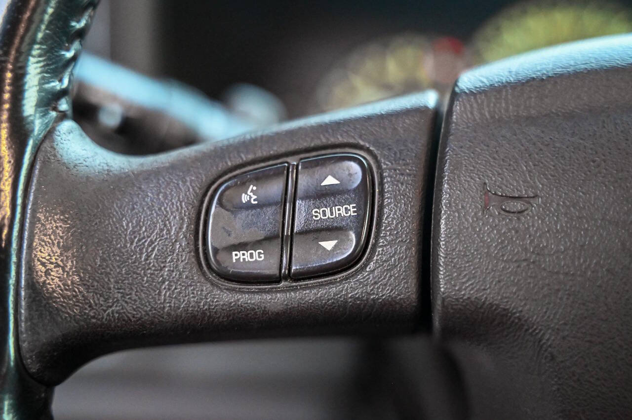 Used 2006 GMC Sierra 2500 SLT w/ Heavy-Duty Power Package AWD/4WD image 99